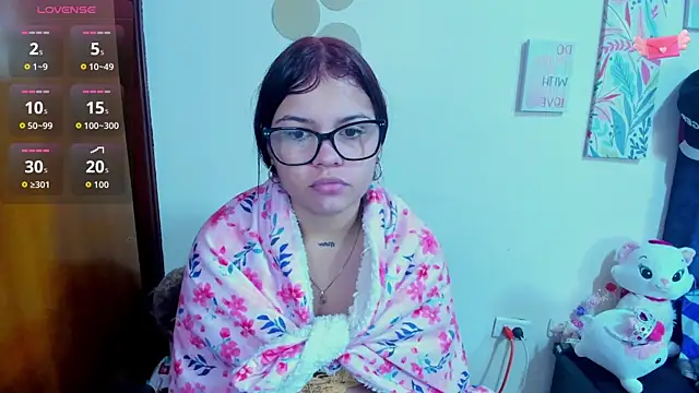 Snapshot of Emma_boo chatting on November 4, 2025, 2:49 pm Emma boo online show from November 4, 2025, 2:49 pm