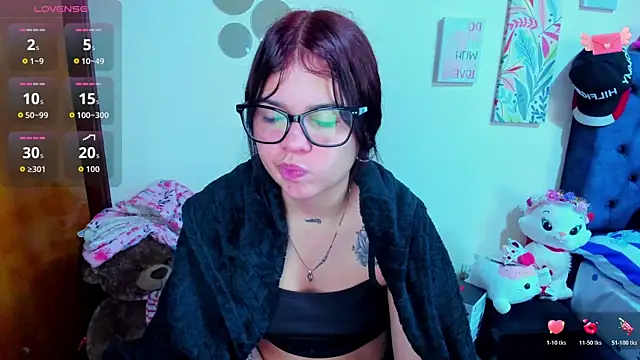 Snapshot of Emma_boo chatting on November 7, 2025, 11:43 am Emma boo online show from November 7, 2025, 11:43 am