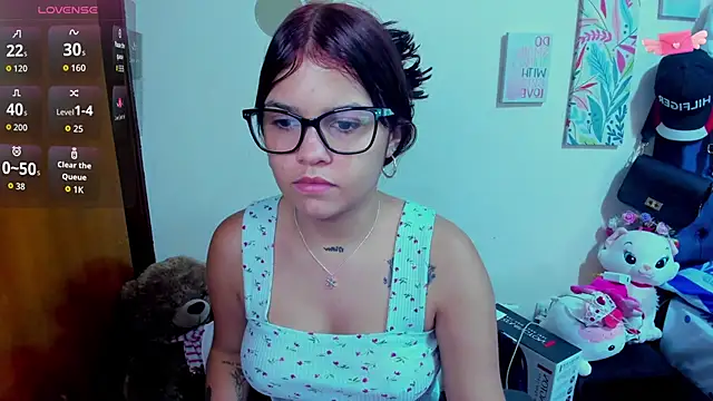 Snapshot of Emma_boo chatting on November 9, 2025, 7:23 pm Emma boo online show from November 9, 2025, 7:23 pm