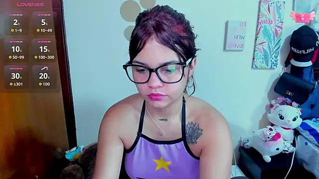 Snapshot of Emma_boo chatting on November 11, 2025, 1:22 pm Emma boo online show from November 11, 2025, 1:22 pm