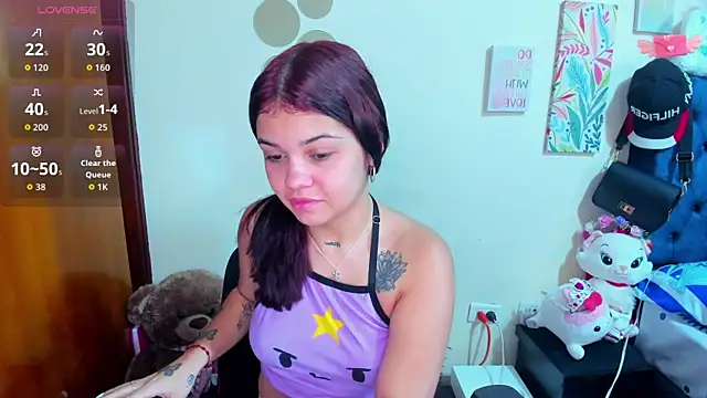 Snapshot of Emma_boo chatting on November 12, 2025, 12:05 pm Emma boo online show from November 12, 2025, 12:05 pm