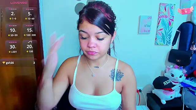 Snapshot of Emma_boo chatting on November 15, 2025, 2:35 pm Emma boo online show from November 15, 2025, 2:35 pm