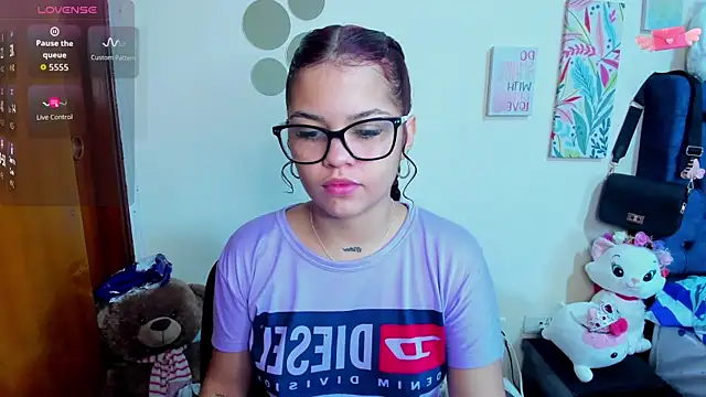 Snapshot of Emma_boo chatting on November 18, 2025, 4:44 pm Emma boo online show from November 18, 2025, 4:44 pm