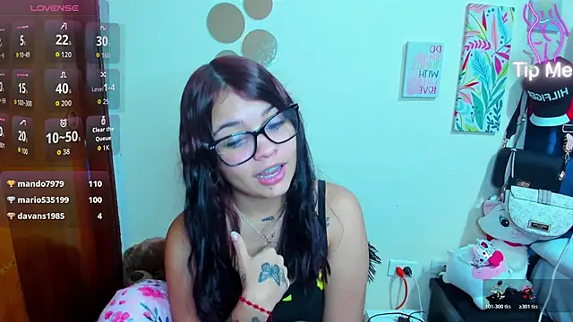 Snapshot of Emma_boo chatting on December 1, 2025, 3:11 am Emma boo online show from December 1, 2025, 3:11 am