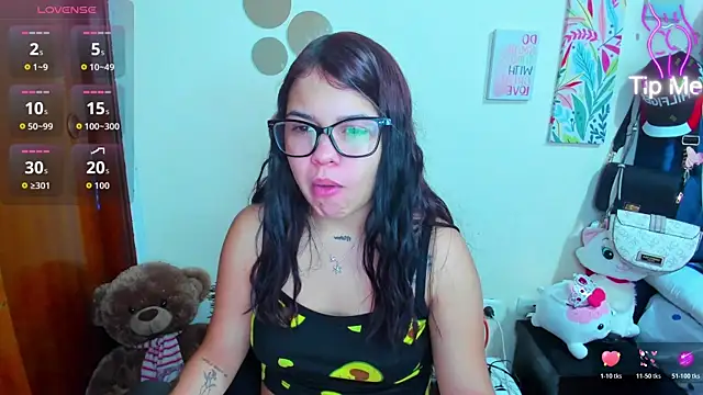 Snapshot of Emma_boo chatting on December 1, 2025, 3:50 pm Emma boo online show from December 1, 2025, 3:50 pm