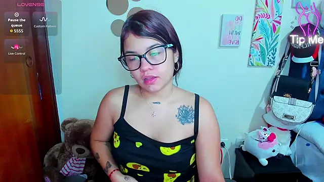 Snapshot of Emma_boo chatting on December 2, 2025, 4:02 pm Emma boo online show from December 2, 2025, 4:02 pm