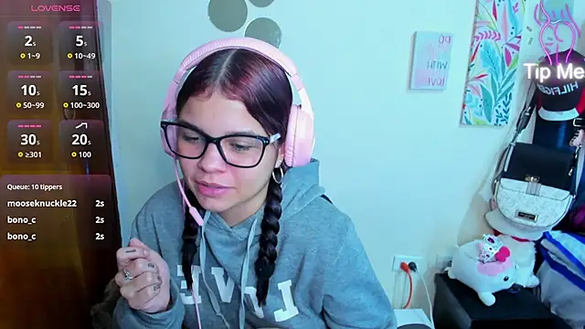 Snapshot of Emma_boo chatting on December 4, 2025, 4:44 am Emma boo online show from December 4, 2025, 4:44 am