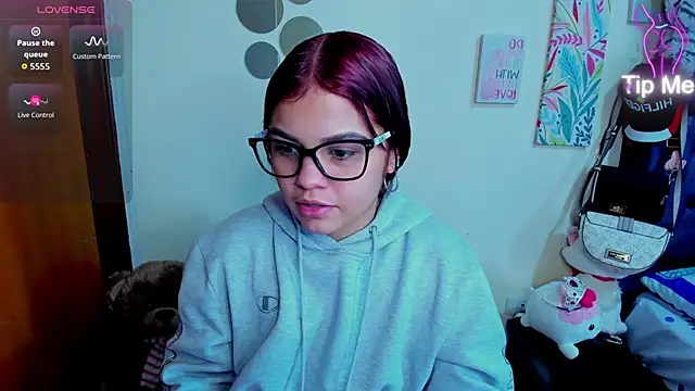 Snapshot of Emma_boo chatting on December 14, 2025, 7:07 pm Emma boo online show from December 14, 2025, 7:07 pm