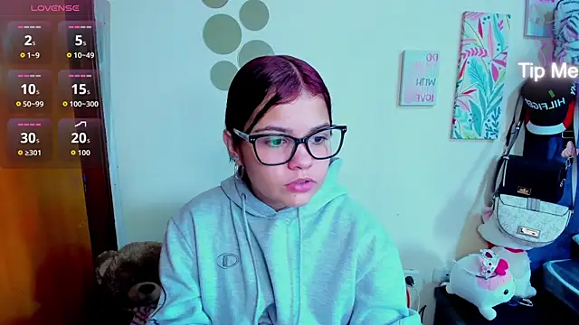 Snapshot of Emma_boo chatting on December 15, 2025, 7:29 pm Emma boo online show from December 15, 2025, 7:29 pm