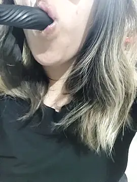 Snapshot of Camilu23 chatting on October 29, 2025, 8:54 pm Camilu23 online show from October 29, 2025, 8:54 pm