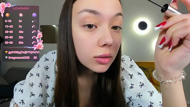 Diana-Delight online show from November 18, 2025, 7:35 am