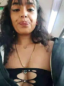 Snapshot of Moon_And_Sunn chatting on November 11, 2025, 1:55 pm Moon And Sunn online show from November 11, 2025, 1:55 pm