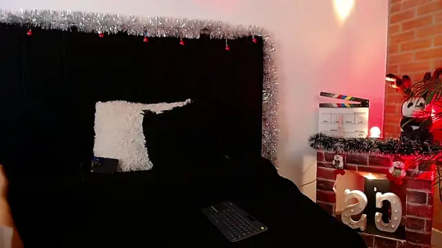 Snapshot of jaiden_thoner chatting on December 19, 2025, 8:32 am jaiden thoner online show from December 19, 2025, 8:32 am