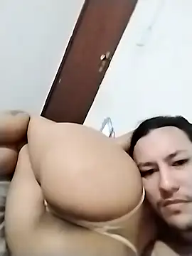 Snapshot of Iasmimbuttercup chatting on November 7, 2025, 2:33 am Iasmimbuttercup online show from November 7, 2025, 2:33 am