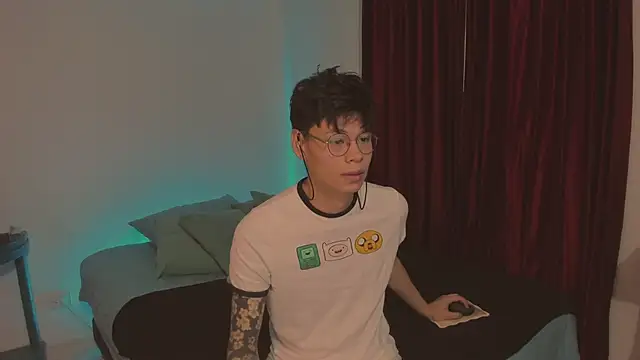 estmonnn online show from December 2, 2025, 11:23 pm