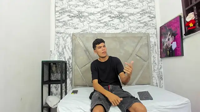 Snapshot of tomy_hotboy chatting on October 29, 2025, 6:04 am tomy hotboy online show from October 29, 2025, 6:04 am