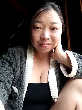 julybe online show from April 29, 2026, 4:27 am