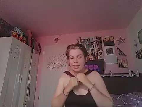 Carolineisback online show from June 18, 2026, 3:27 pm