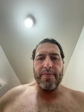 Snapshot of ezrah23 chatting on July 8, 2026, 12:26 am ezrah23 online show from July 8, 2026, 12:26 am