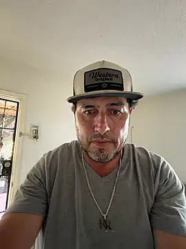 Snapshot of ezrah23 chatting on July 14, 2026, 11:43 pm ezrah23 online show from July 14, 2026, 11:43 pm