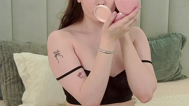 VickiBanx online show from February 6, 2026, 4:50 am