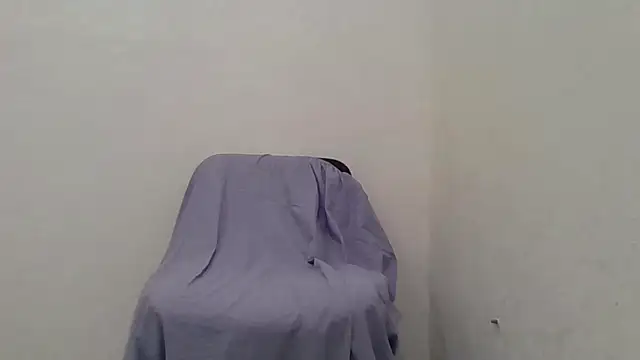 Snapshot of Little_Milf_5 chatting on November 14, 2025, 6:39 pm Little Milf 5 online show from November 14, 2025, 6:39 pm