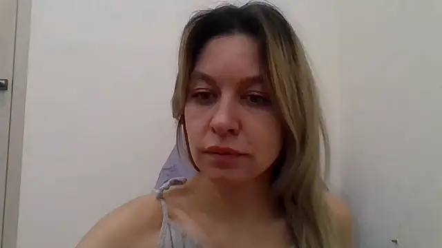 Snapshot of Little_Milf_5 chatting on November 19, 2025, 3:34 pm Little Milf 5 online show from November 19, 2025, 3:34 pm