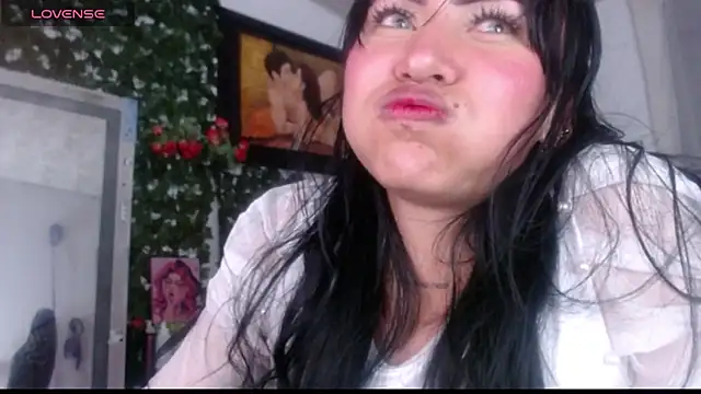 Snapshot of myomii_nixx chatting on December 18, 2025, 12:06 am myomii nixx online show from December 18, 2025, 12:06 am