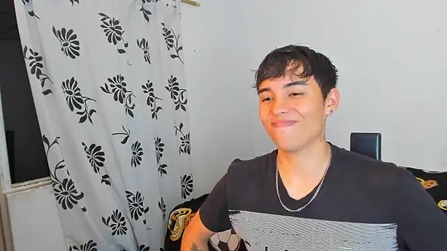 Snapshot of MollyandFher chatting on December 22, 2025, 2:19 am MollyandFher online show from December 22, 2025, 2:19 am