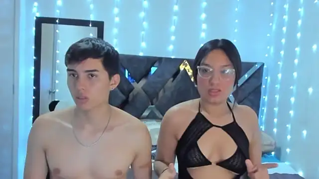 Snapshot of MollyandFher chatting on February 17, 2026, 1:02 am MollyandFher online show from February 17, 2026, 1:02 am