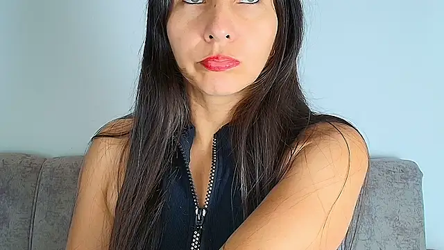 alana pink95 online show from November 11, 2025, 12:38 pm