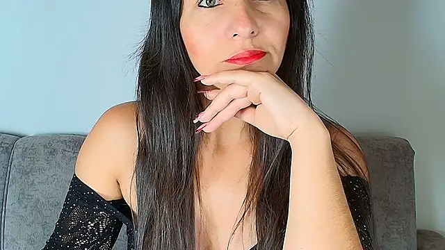 alana pink95 online show from November 12, 2025, 7:42 am