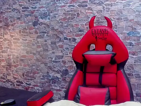 EXOTIC TRANS online show from January 15, 2026, 8:12 pm