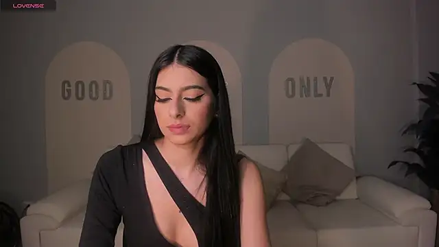 Snapshot of BellaConnorX chatting on November 18, 2025, 3:45 am BellaConnorX online show from November 18, 2025, 3:45 am