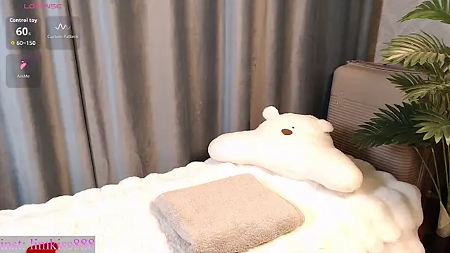 limkiss online show from November 30, 2025, 1:48 pm