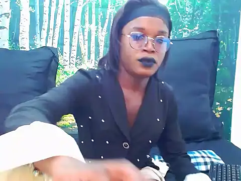 Snapshot of Lucile_Carrie chatting on June 11, 2026, 7:01 pm Lucile Carrie online show from June 11, 2026, 7:01 pm