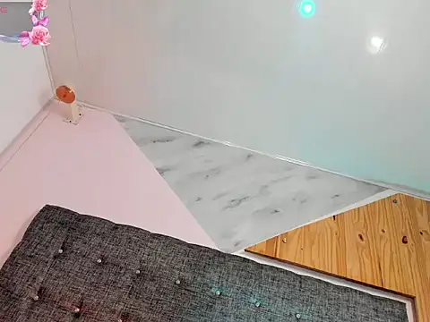 Snapshot of _tinyrose_ chatting on December 3, 2025, 7:34 pm tinyrose online show from December 3, 2025, 7:34 pm