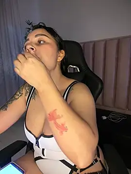 Snapshot of Natural_BIGASS_Nina chatting on January 15, 2026, 8:34 pm Natural BIGASS Nina online show from January 15, 2026, 8:34 pm