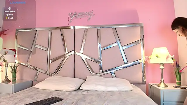 Snapshot of kittyblooms chatting on January 6, 2026, 3:27 pm kittyblooms online show from January 6, 2026, 3:27 pm