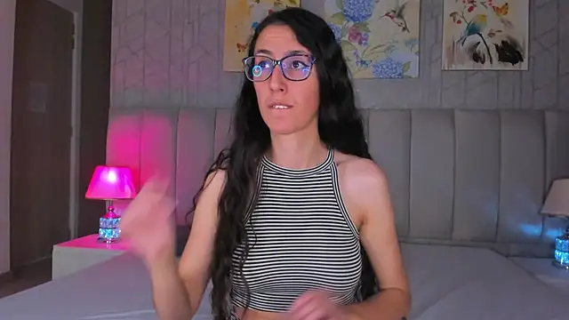 Snapshot of GirafMusic chatting on February 1, 2026, 1:20 pm GirafMusic online show from February 1, 2026, 1:20 pm