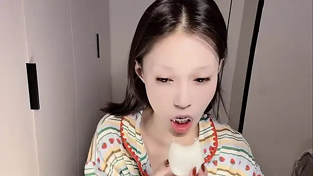 yuyu-33 online show from November 21, 2025, 2:10 am