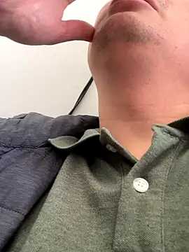 NathanielLux29 online show from November 5, 2025, 4:51 pm