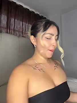 Elina Hills online show from April 26, 2026, 7:11 pm