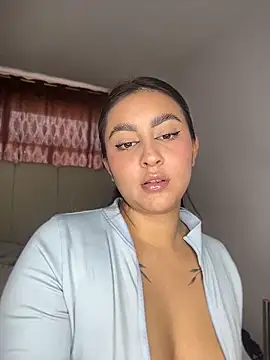 Elina Hills online show from May 26, 2026, 8:05 pm