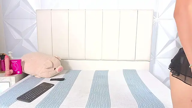 Luna  grace online show from November 7, 2025, 8:53 pm