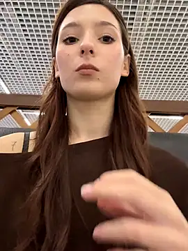 LilluKatten online show from November 6, 2025, 10:05 am