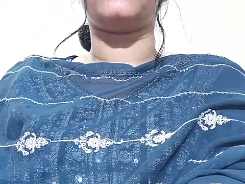 Nancy queen001 online show from November 4, 2025, 9:58 pm