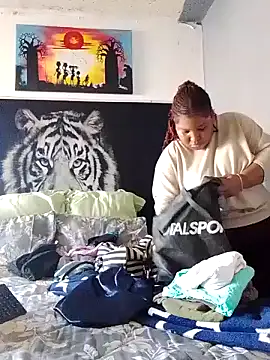 MassiveBoobsxxxx online show from December 16, 2025, 2:00 pm