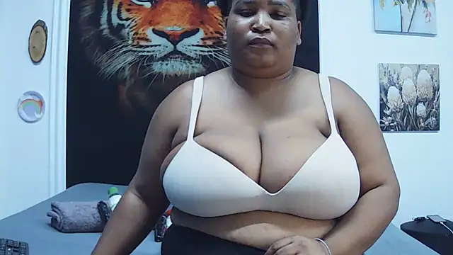 Snapshot of MassiveBoobsxxxx chatting on February 9, 2026, 3:38 pm MassiveBoobsxxxx online show from February 9, 2026, 3:38 pm