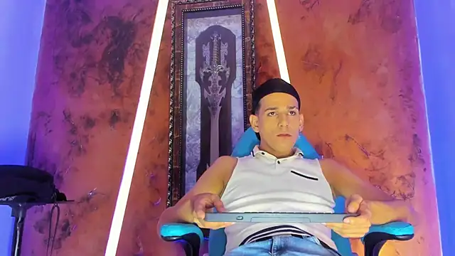 Snapshot of noah_deluxe chatting on October 31, 2025, 1:12 pm noah deluxe online show from October 31, 2025, 1:12 pm